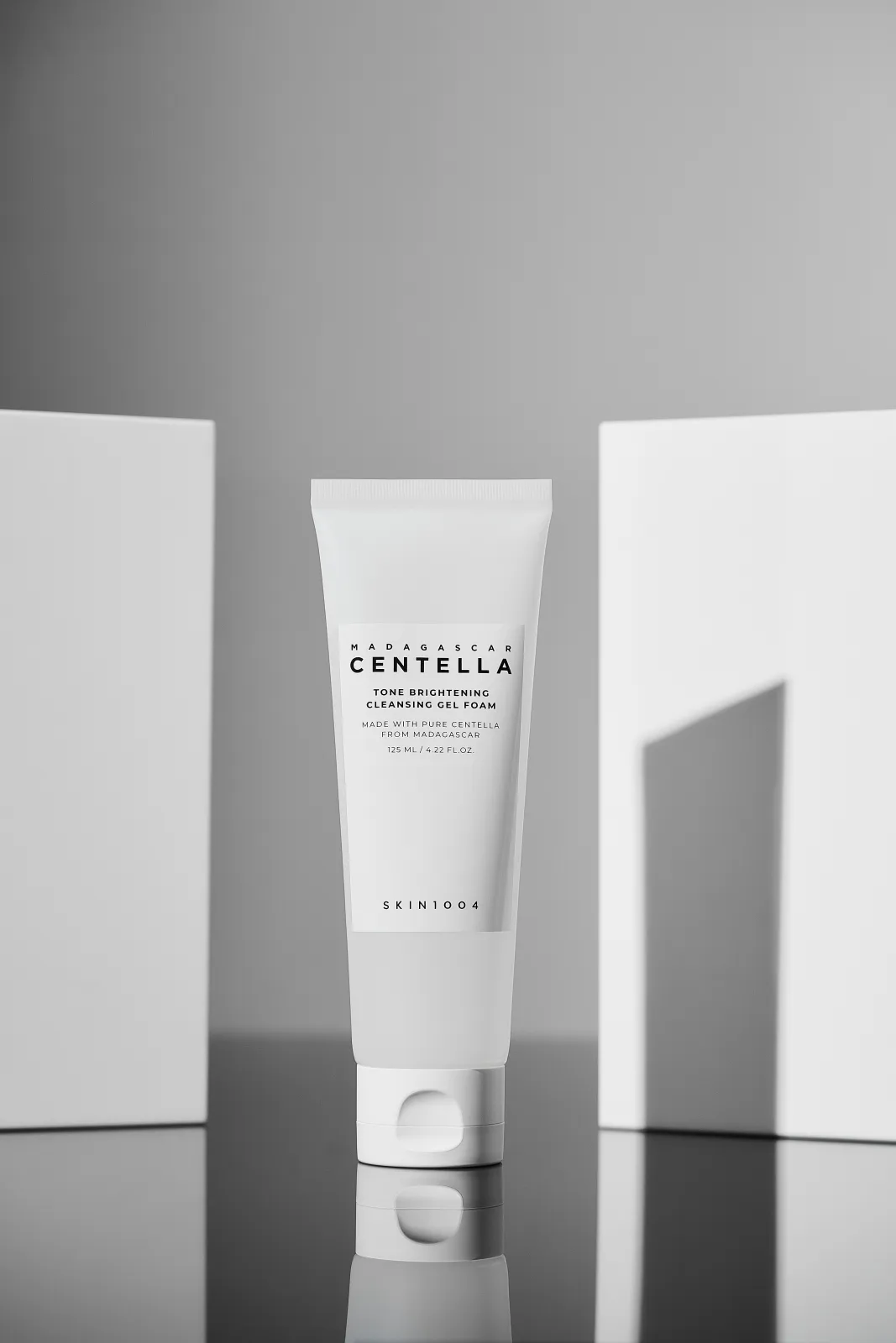 Madagascar Centella Tone Brightening Cleansing Gel Foam 125ml - Image 2