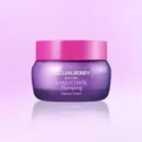 EQQUALBERRY Bakuchiol Plumping Capsule Cream, es una crema facial reafirmante con bakuchiol que ayuda a mejorar la elasticidad, hidratar profundamente y aportar efecto antiedad sin irritación. Su innovadora fórmula en cápsulas libera activos frescos en cada aplicación, dejando la piel más firme, suave y visiblemente rellena.